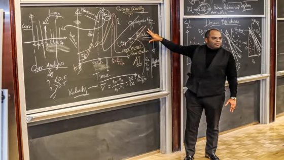 “الأستاذ أنس باري يحصل على جائزة مارتن لوثر كينغ لهيئة التدريس من جامعة نيويورك”