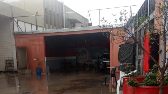 افتتاح محلين لبيع الزيوت والعجلات بمحطة وقود بجانب الفخارة يثير جدلًا حول البناء العشوائي بجماعة سعادة