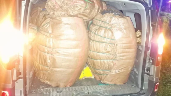 مطاردة مثيرة من محطة الأداء بوسكورة إلى مولاي عبد الله تنتهي بإسقاط مبحوث عنه وحجز أطنان من المخدرات