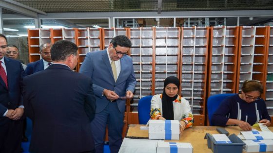 اشراف الوزير عبد الصمد قيوح، وزير النقل واللوجيستيك بمركز الفرز التابع لبريد المغرب ببوسكورة، على الإطلاق الرسمي لعملية تحديث مسلسل فرز وتوزيع رخص السياقة وبطاقات التسجيل الالكترونية