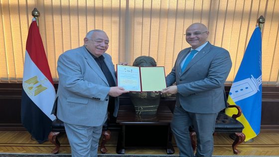 مصر..استقبال معالى الوزير المهندس ايمن عطية محافظ الاسكندريه فى مكتبه اليوم وفد الاتحاد المصرى للياقة البدنية وكمال الاجسام