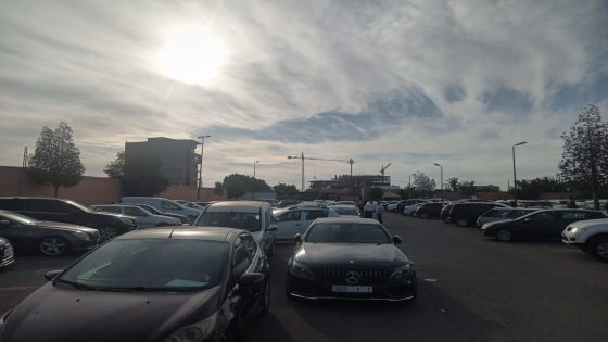 حرفيو “سوق السيارات” بمراكش يفجرونها في وجه المسؤولين.. تهديدات بالتصعيد وشبهات تلاحق تدبير المرفق