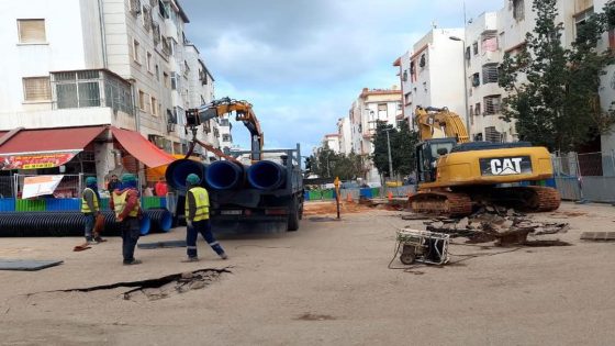 جهود متواصلة لإصلاح الأضرار الناجمة عن انحدار الطريق في حي الفتح بمنطقة الرحمة