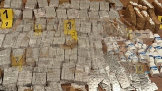 أمن طنجة يحبط محاولة لتهريب 64 ألف قرص مخدر ويوقف ثلاثة أشخاص
