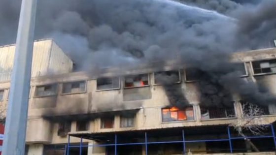 حريق مهول في مصنع للأحذية بالمنطقة الصناعية العوامة بطنجة