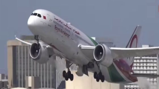 طائرة الخطوط الملكية المغربية: تحفة فنية تحلق في سماء العالم