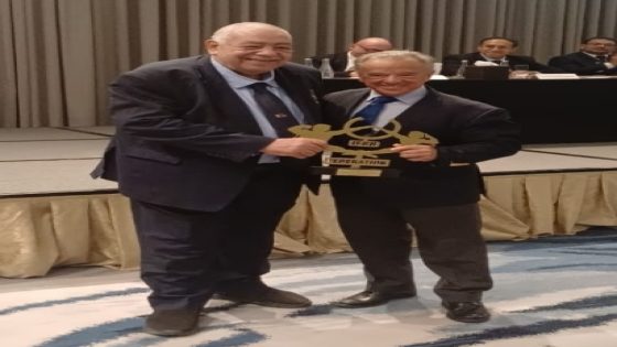 مصر…الاتحاد الدولى يمنح الدكتور عادل فهيم جائزة التفوق الرياضى لافضل ادارى على مستوى العالم 