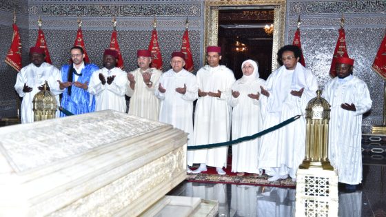 وفاءً لأب الأمة.. جمعية “نور” برئاسة سليمة زيداني تجدد العهد بضريح الملك محمد الخامس بالرباط