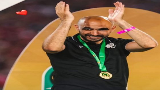 الركراكي وليد لكوتش ” بين مطرقة النتائج القارية وسندان الإرث المونديالي.. هل دقت ساعة الرحيل؟