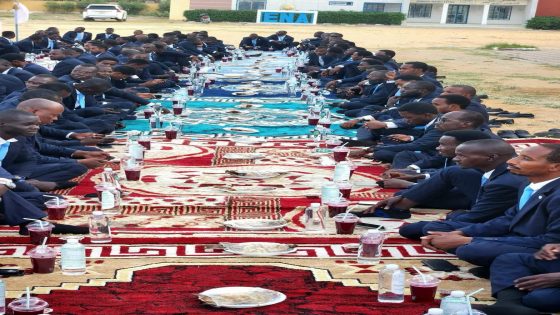 في أجواء رمضانية مفعمة بالود.. طلبة الفوج العشرين بالمدرسة الوطنية للإدارة بالتشاد ينظمون إفطاراً جماعياً